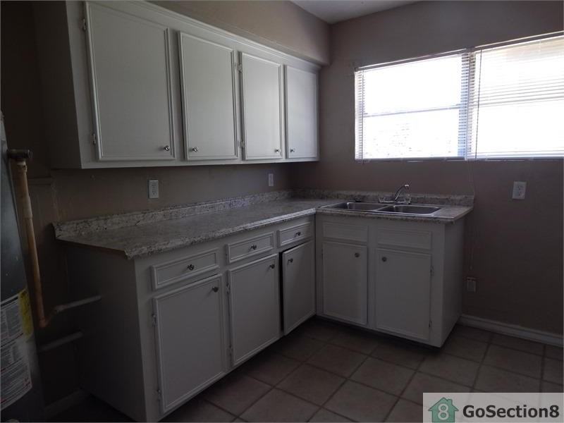 1133 5th Ave N - Photo 3 of 31