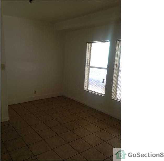 4020 Howard St - Photo 3 of 6