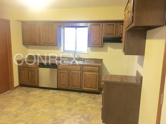 403 Hugo St - Photo 2 of 6