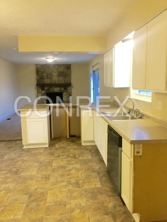 4467 Aristocrat Cir - Photo 3 of 11