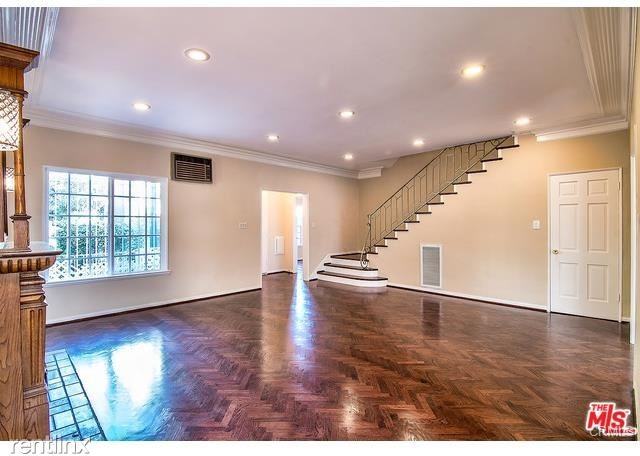 110 N Flores St - Photo 2 of 22