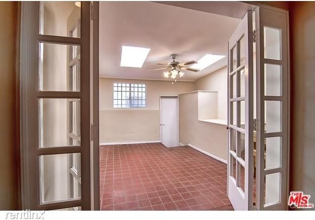 110 N Flores St - Photo 3 of 22