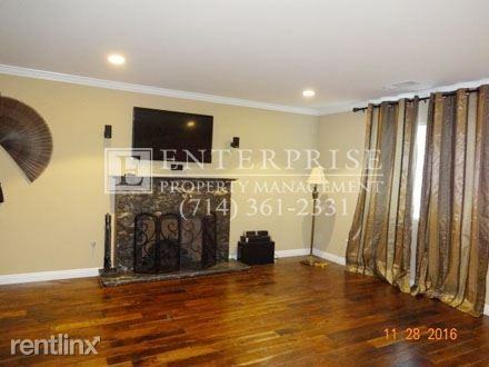 21292 Seaforth Ln - Photo 3 of 17