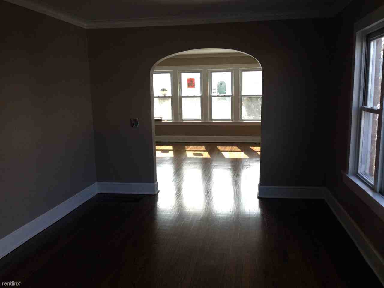 1526 W Cornelia Ave - Photo 3 of 10