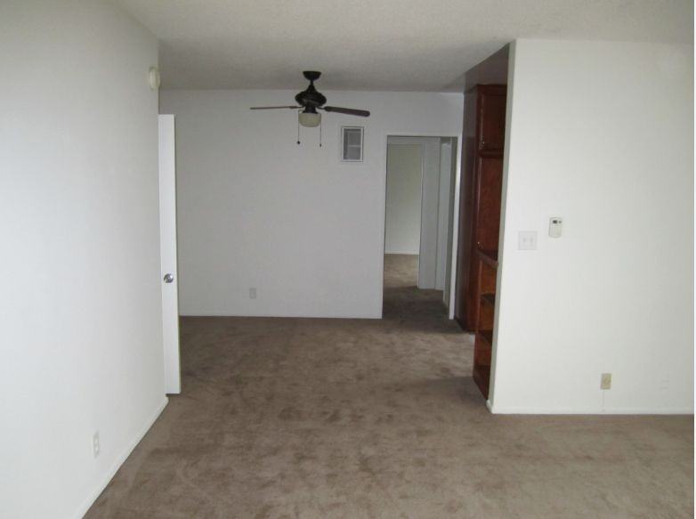 123 N Hayworth Ave - Photo 2 of 18