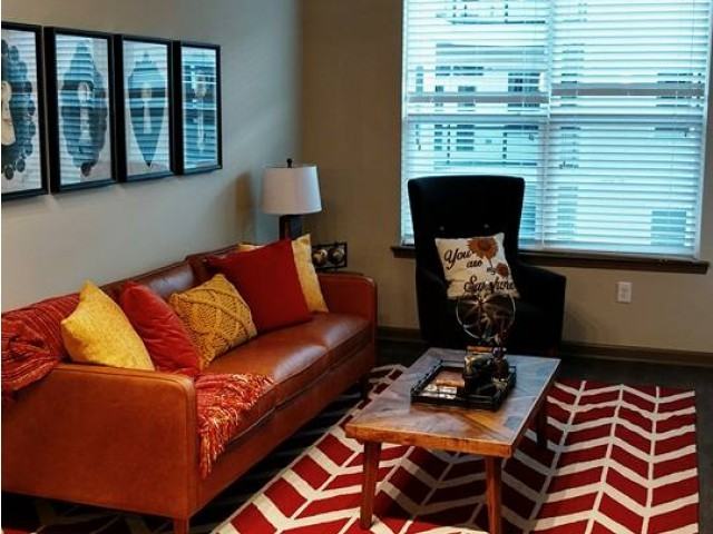 909 Rosa L Parks Boulevard - Photo 3 of 10