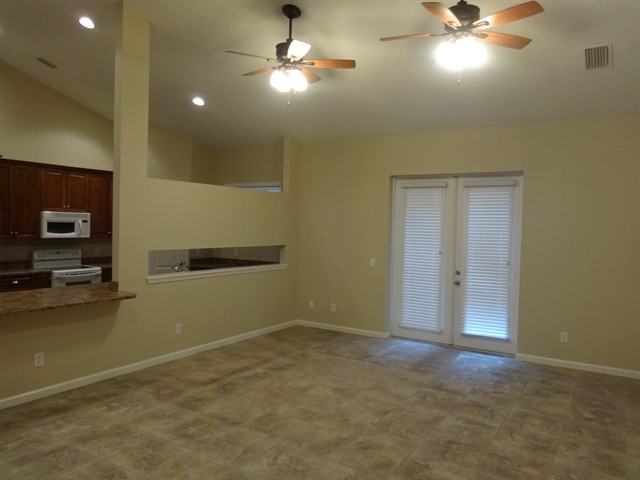 217 Queen Rd - Photo 3 of 12