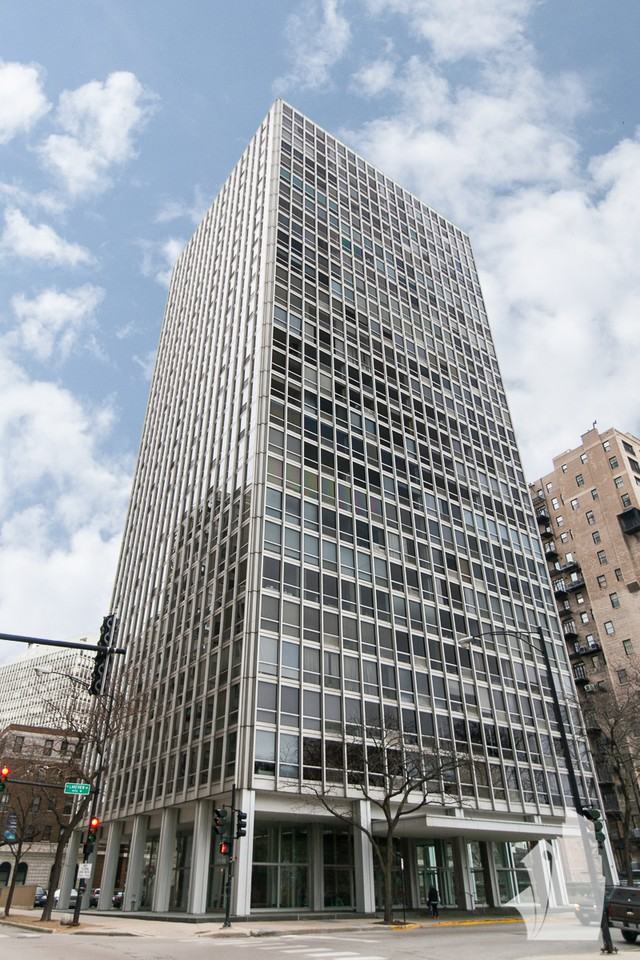 2400 North Lakeview Avenue #1107