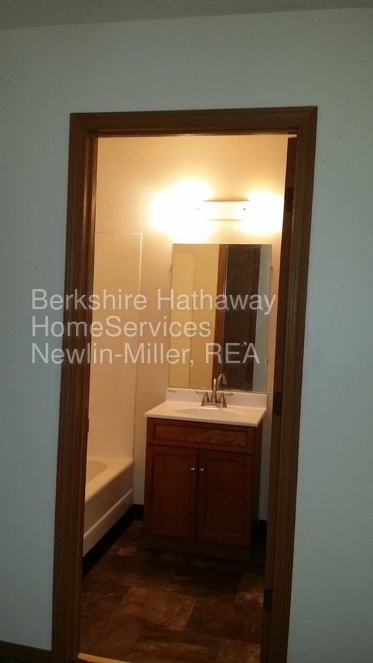 830-800 Poplar St #9 - Photo 3 of 5