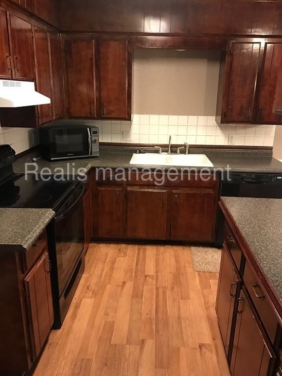 643b Earthside Dr - Photo 2 of 9