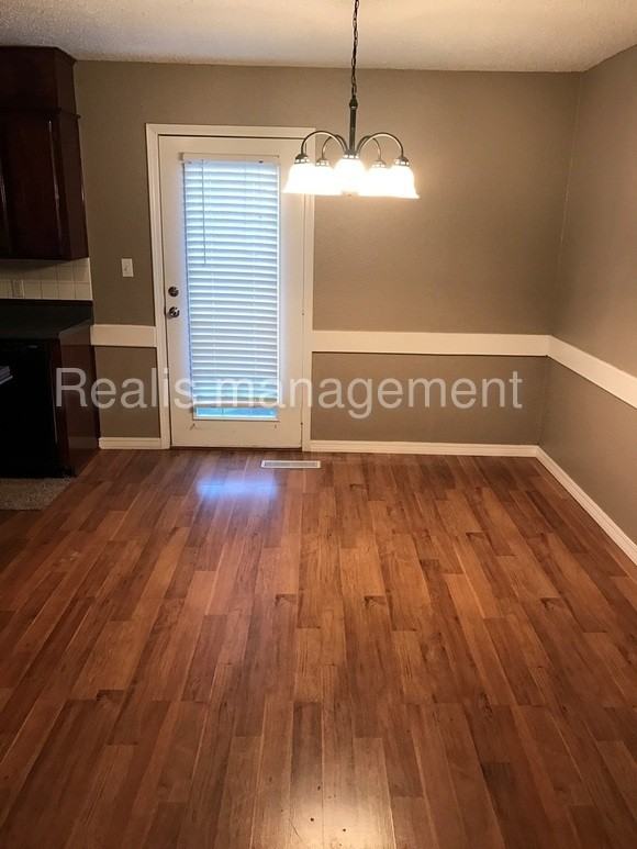 643b Earthside Dr - Photo 3 of 9