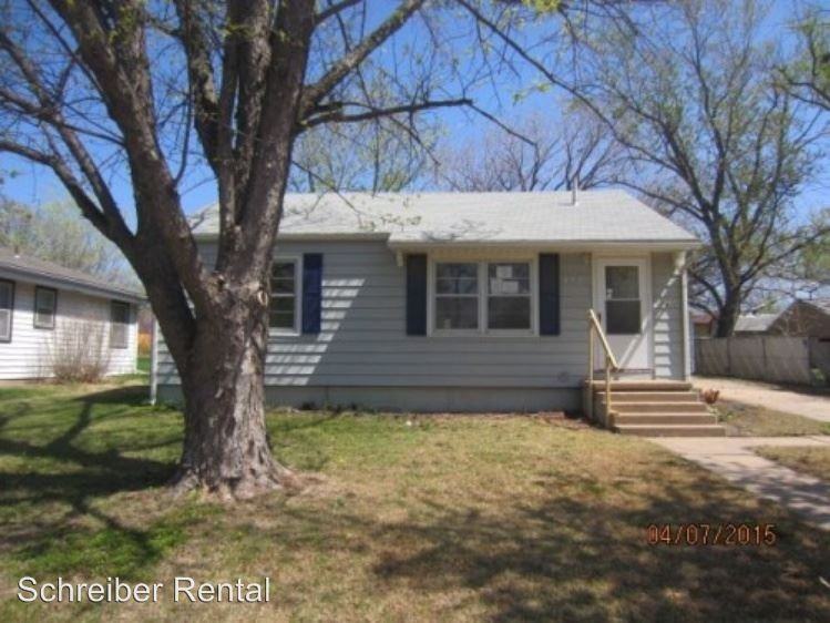 802 Maplewood Dr - Photo 2 of 48