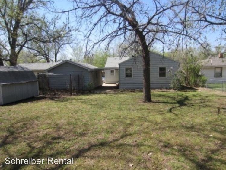 802 Maplewood Dr - Photo 3 of 48