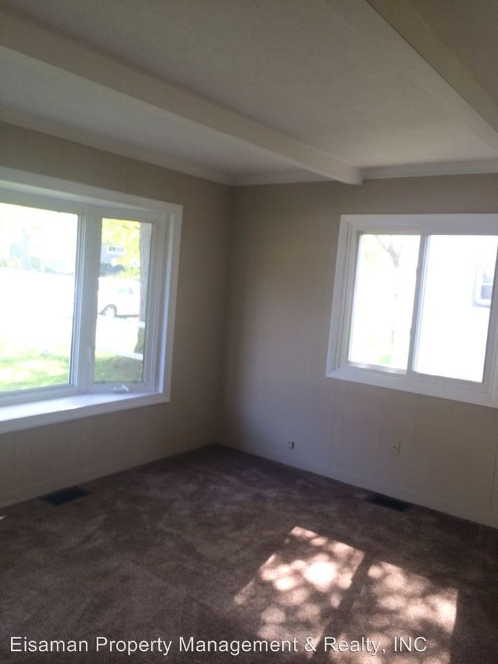 4912 Hoagland Ave - Photo 2 of 31