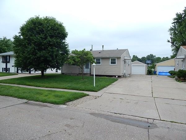 4813 45th Ave - Photo 2 of 42