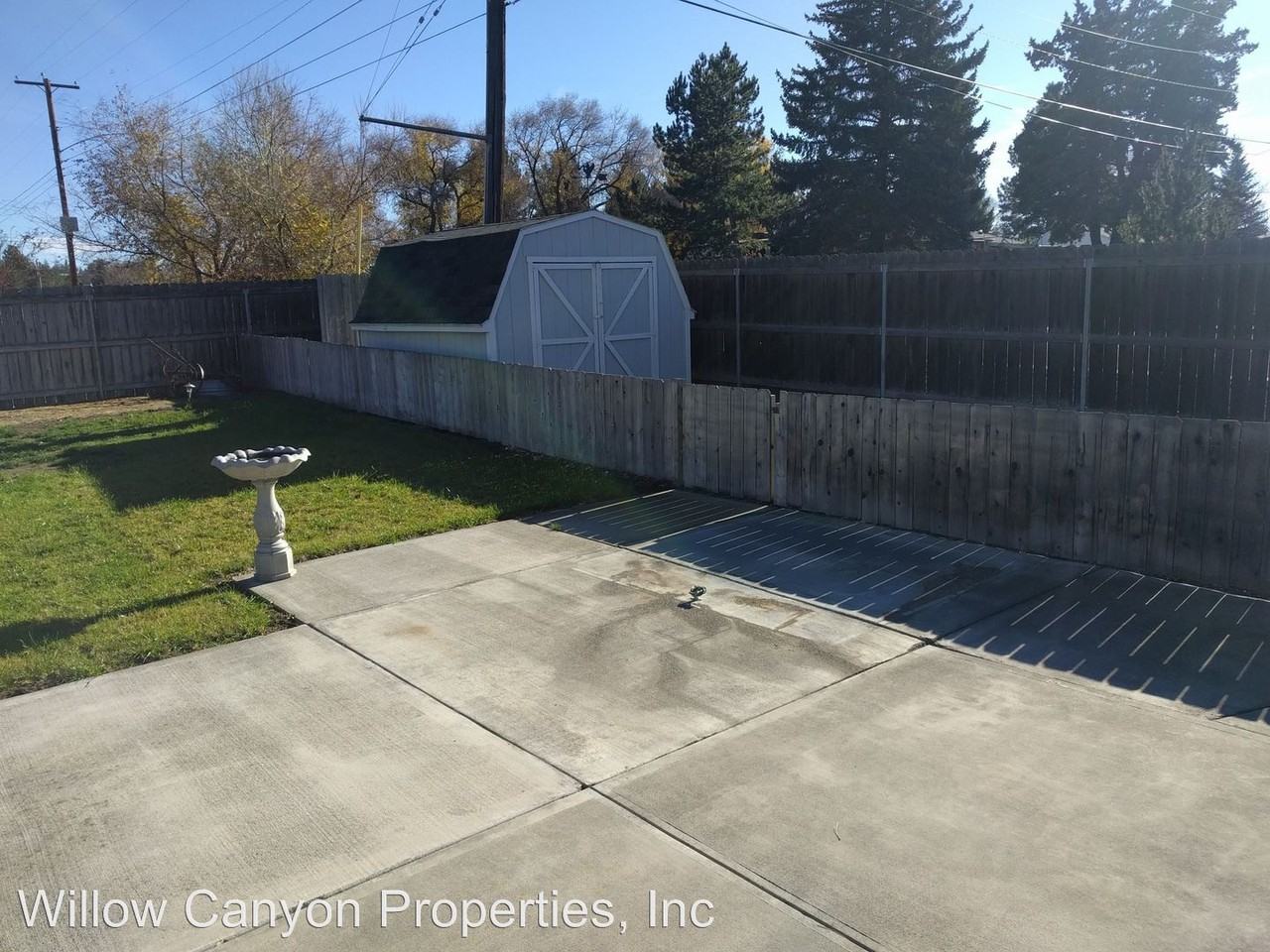 15 NE Hillcrest St - Photo 3 of 10