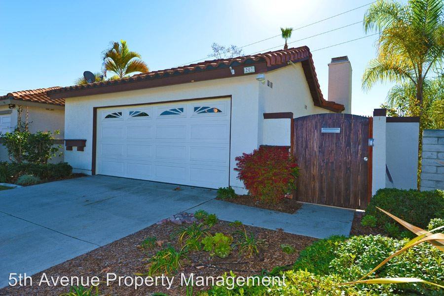 207 Oleander Dr - Photo 2 of 25