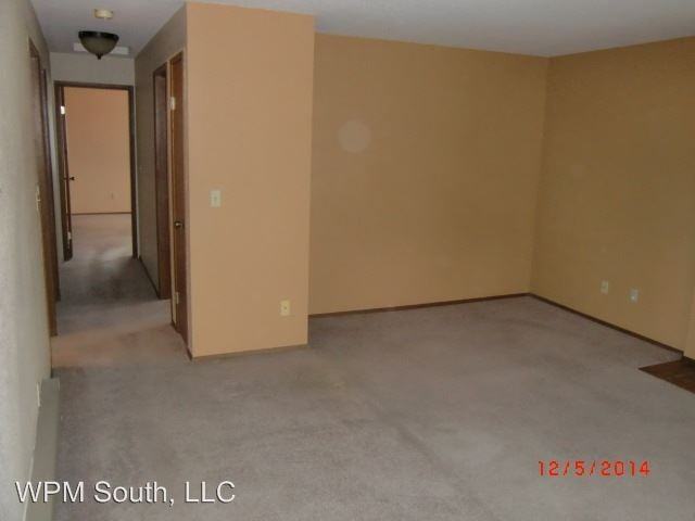 611 SW 154th St #5 - Photo 2 of 12