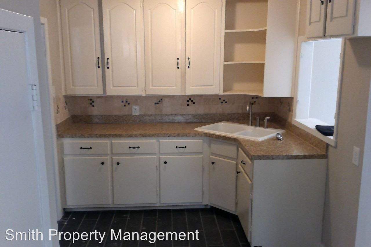 2615 Crest Ave - Photo 2 of 9