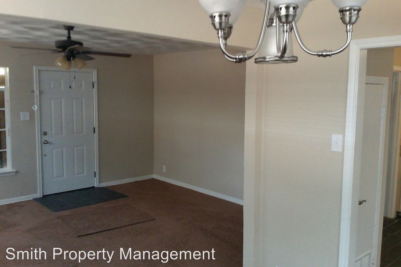 2615 Crest Ave - Photo 3 of 9