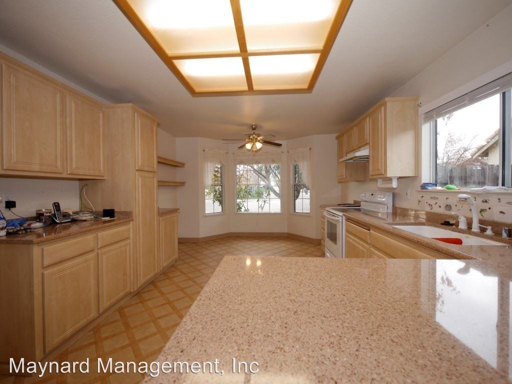 310 Manor Dr - Photo 3 of 14