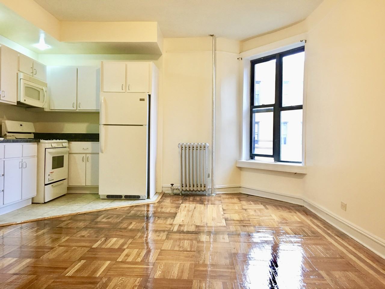 W 207th St & Post Ave #4F