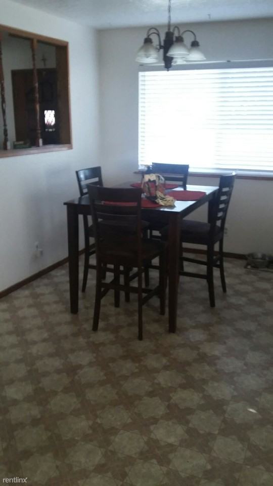 671 N Princeton Ave - Photo 3 of 8