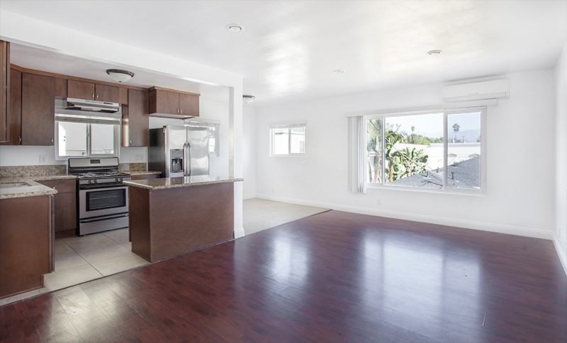 2727 Griffith Park Boulevard - Photo 2 of 12