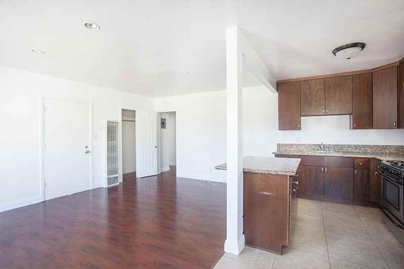 2727 Griffith Park Boulevard - Photo 3 of 12