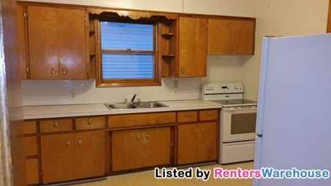 629 3rd St NE - Photo 3 of 17