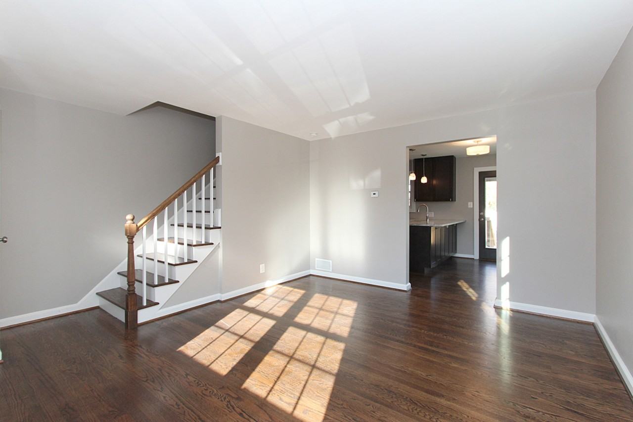 414 E Custis Ave - Photo 2 of 17