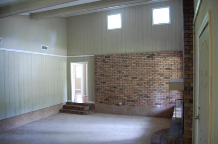 1559 Oakwood Dr - Photo 3 of 5