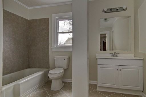 633 Oak St - Photo 2 of 18