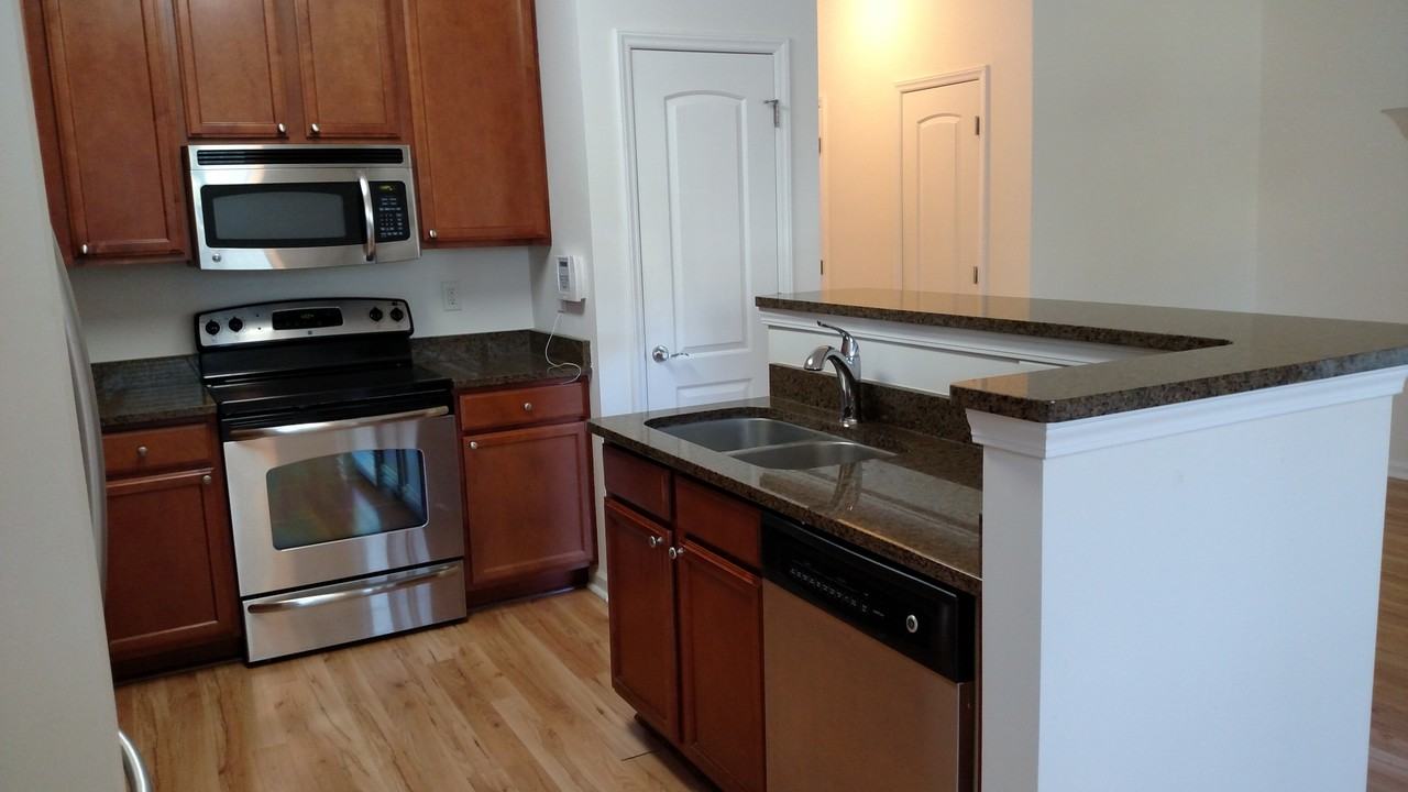 623 Oakfield Tr - Photo 3 of 10