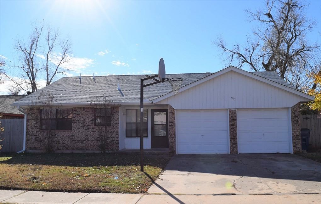 660 W Forster Dr