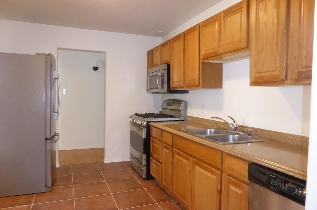 1720 Bryn Mawr Dr NE - Photo 3 of 30