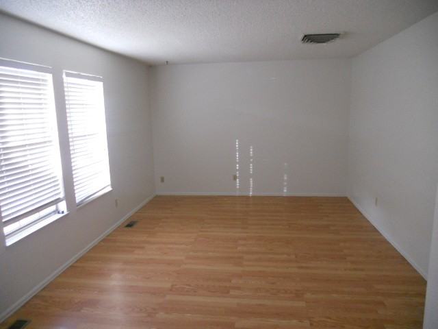 126 Kingsley Ave - Photo 2 of 6