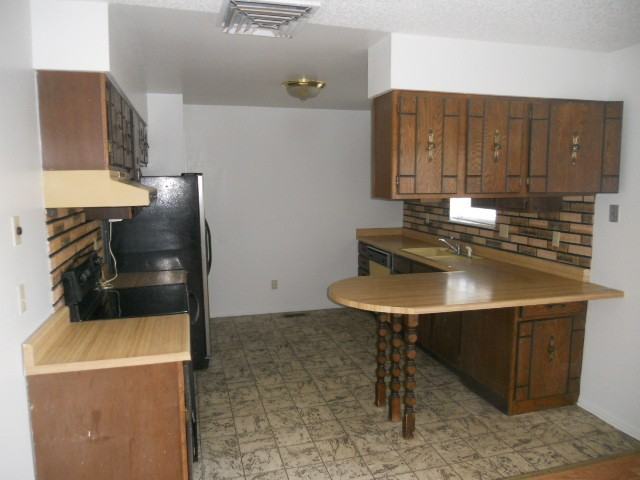 126 Kingsley Ave - Photo 3 of 6