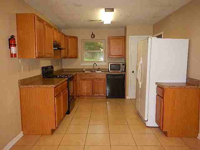 432 Carothers St - Photo 3 of 10