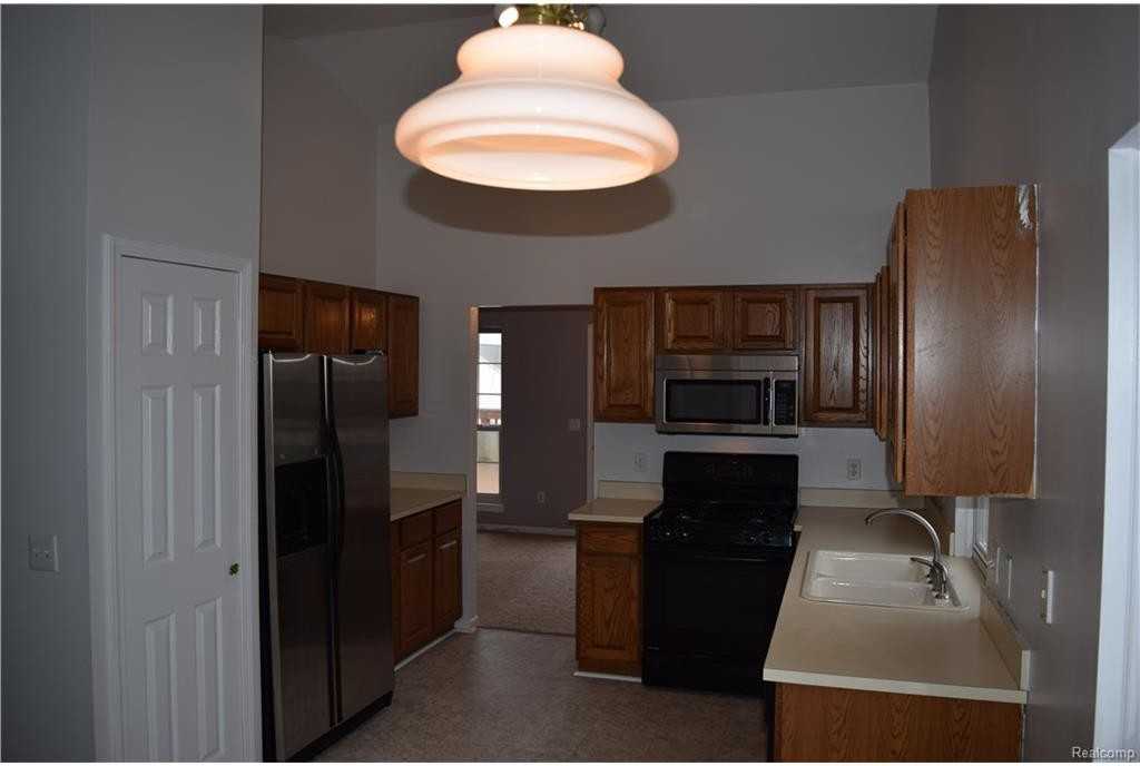 2863 Silver Spring Dr - Photo 3 of 23