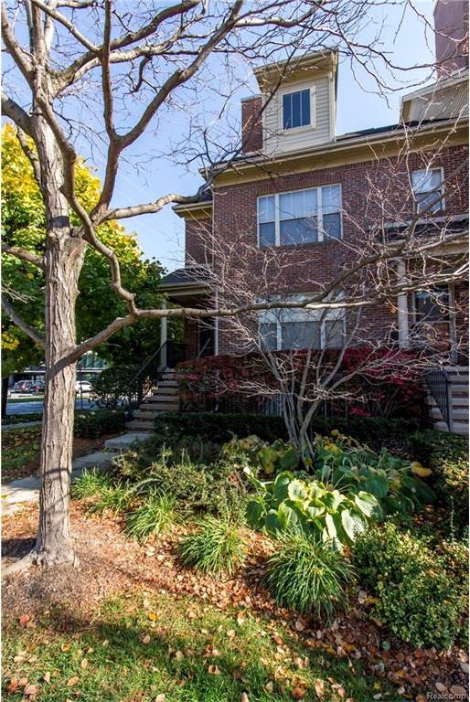 1303 S Main St - Photo 2 of 18