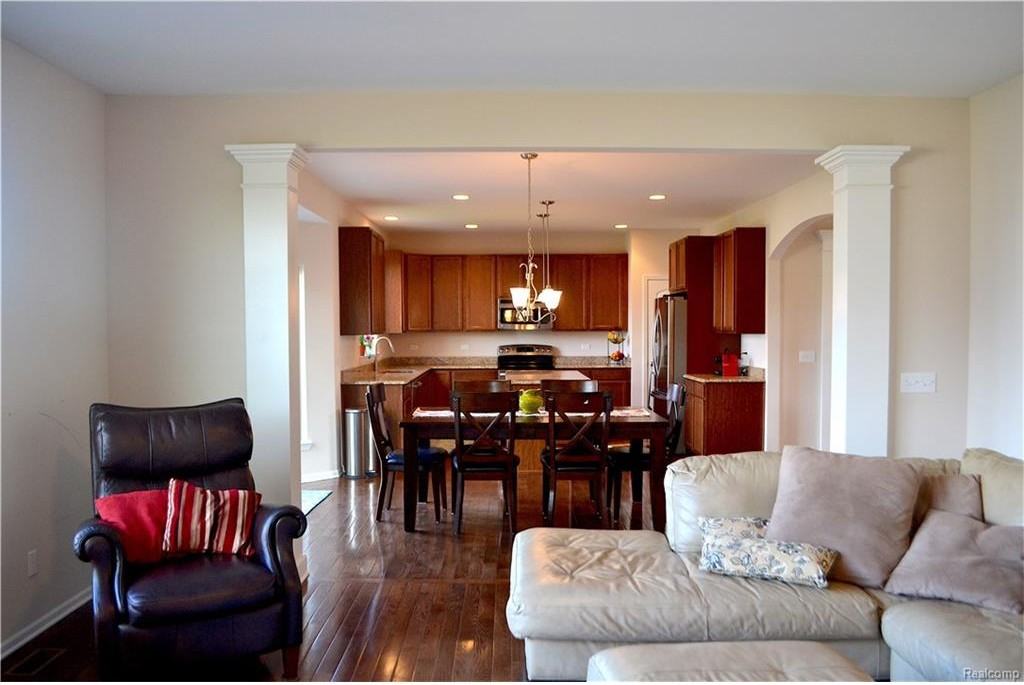 1231 E Greythorne Dr - Photo 3 of 24