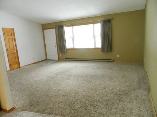 1565 Boston Rd - Photo 3 of 12