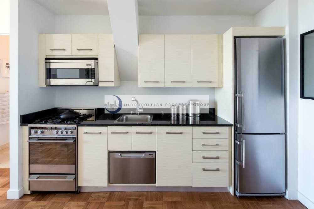 William St & Beaver St #420