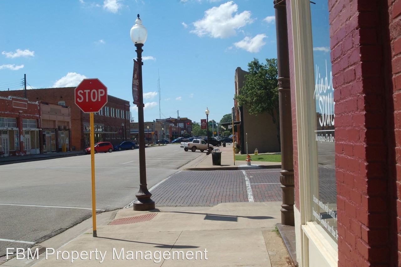 200 W. Knox Street - Photo 3 of 19