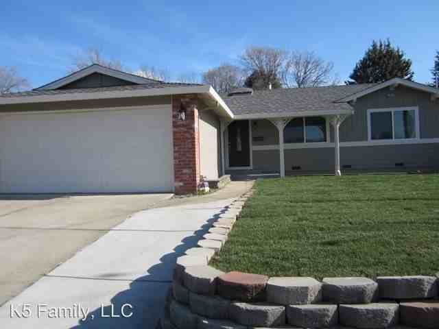 1307 Kentucky Dr - Photo 3 of 16