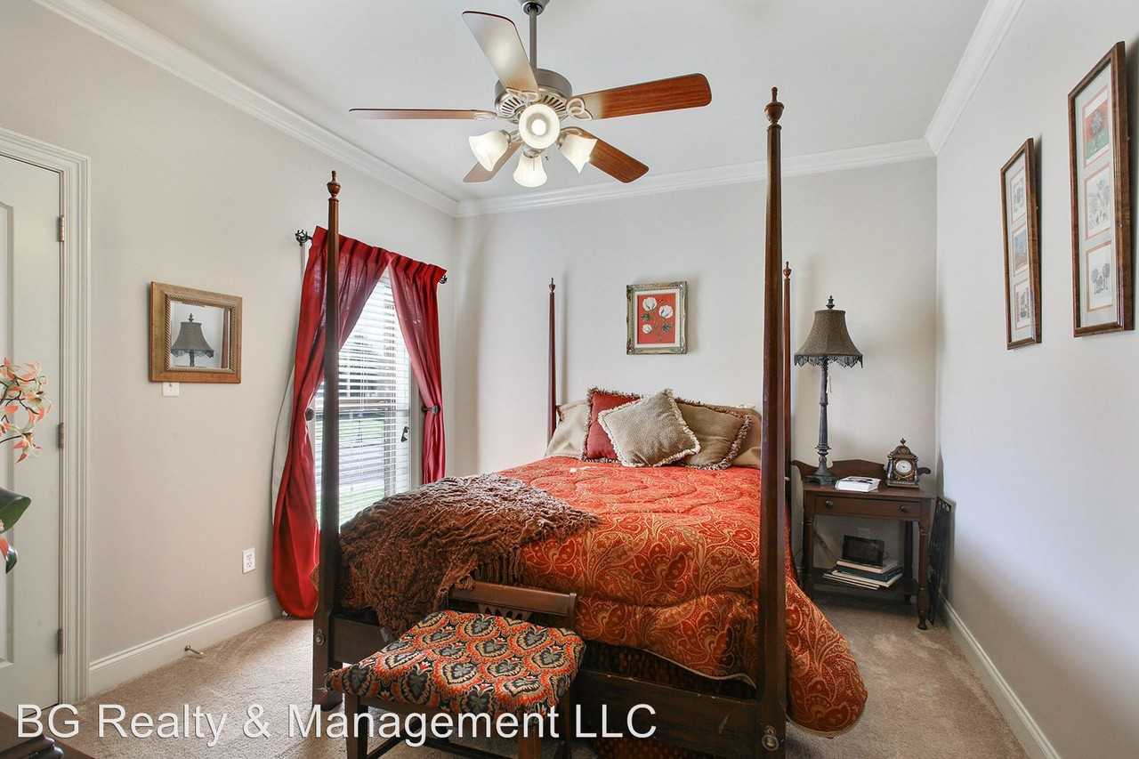 112 Lakeshore Dr - Photo 2 of 7