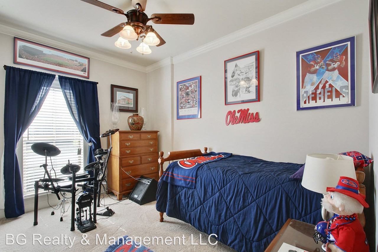 112 Lakeshore Dr - Photo 3 of 7