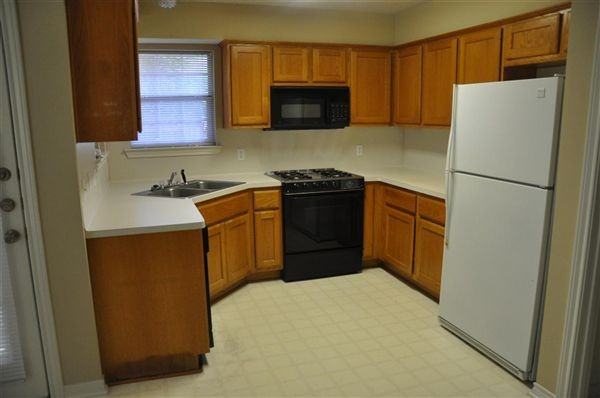 4408 Pembrook Ln - Photo 3 of 9