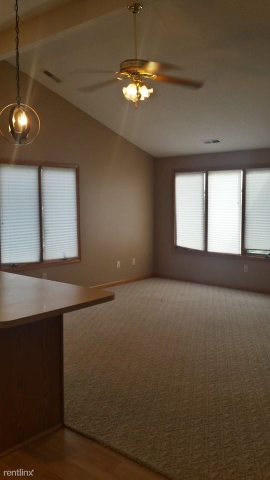 1553 Fairway Dr - Photo 2 of 9